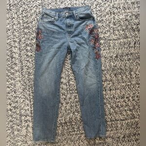 Lucky Brand Floral Embroidered Light Blue High-Rise Mom Jeans Women’s Size 6